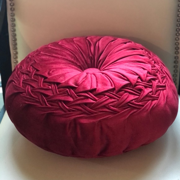 RED VELVET PLEATED THROW PILLOW - Picture 6 of 7